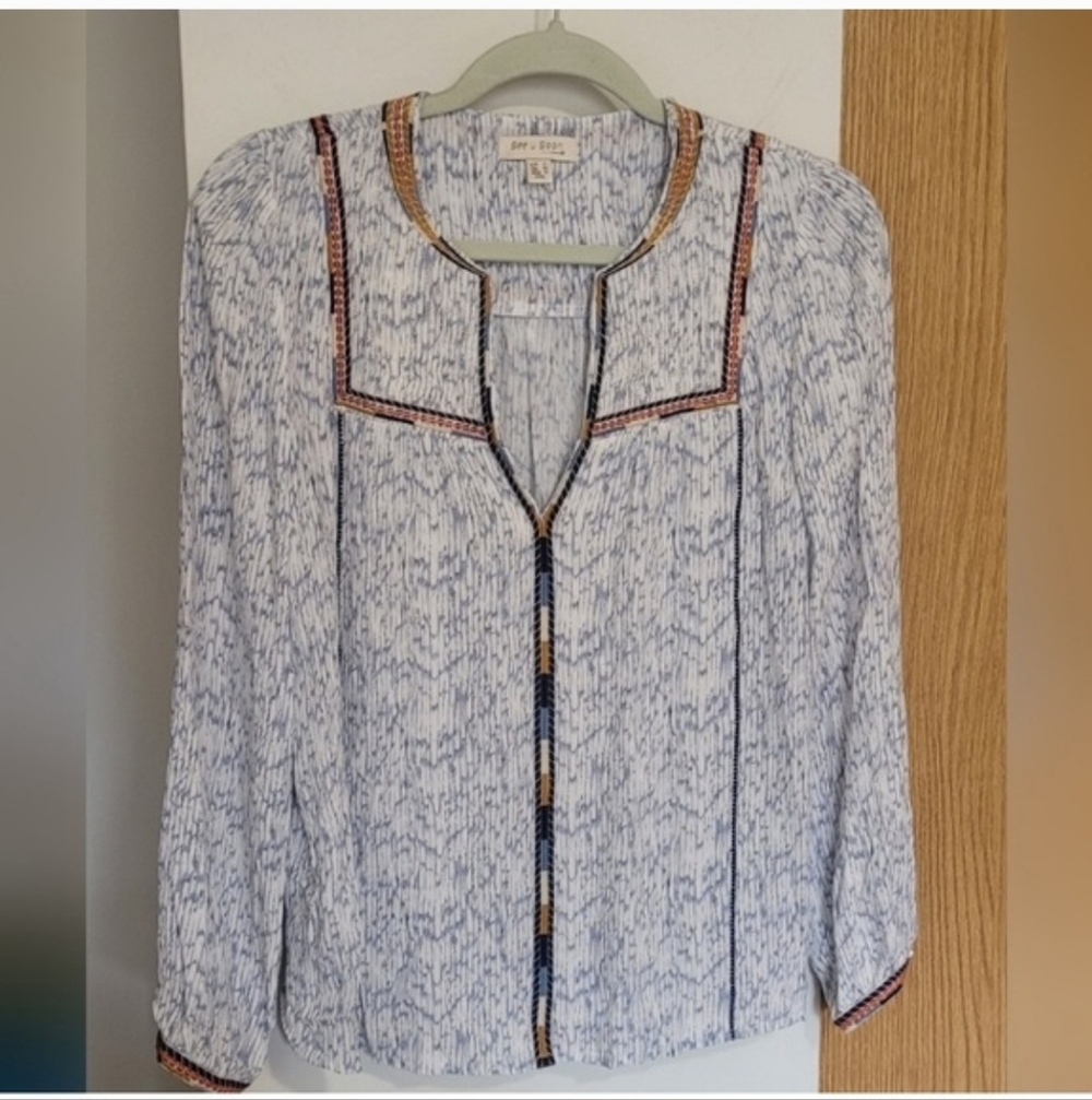 💜2 for $10💜 Bundle and save White and Blue Blouse with Red Accents
